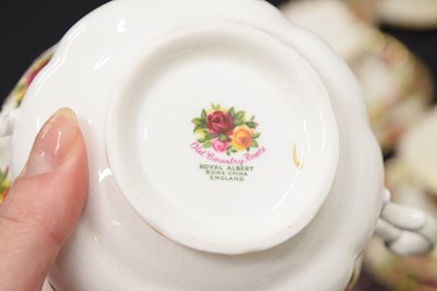 Lot 558 - Royal Albert 'Old Country Roses' six person service