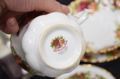 Lot 558 - Royal Albert 'Old Country Roses' six person service