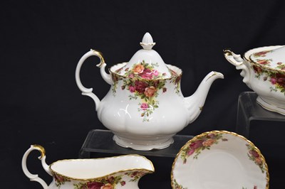 Lot 558 - Royal Albert 'Old Country Roses' six person service