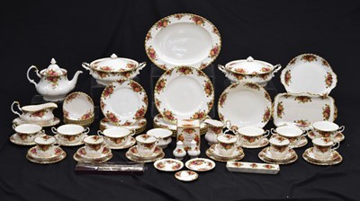 Lot 558 - Royal Albert 'Old Country Roses' six person service