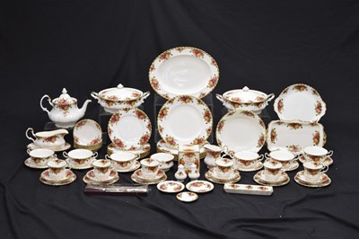 Lot 558 - Royal Albert 'Old Country Roses' six person service