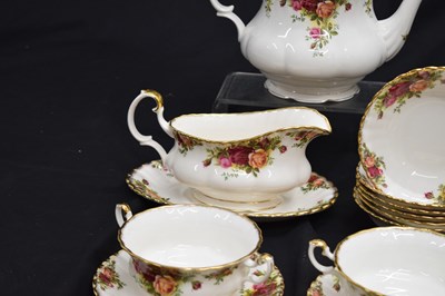 Lot 558 - Royal Albert 'Old Country Roses' six person service