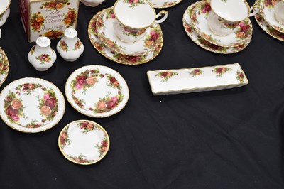 Lot 558 - Royal Albert 'Old Country Roses' six person service