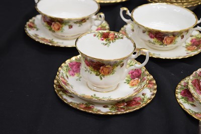 Lot 558 - Royal Albert 'Old Country Roses' six person service