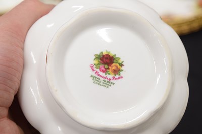 Lot 558 - Royal Albert 'Old Country Roses' six person service