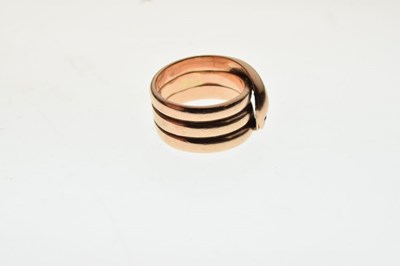 Lot 33 - 9ct gold serpent ring
