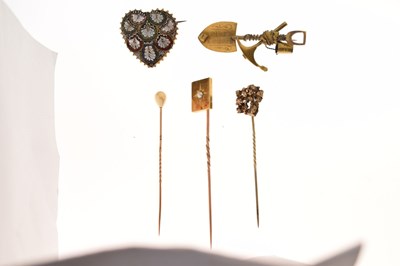 Lot 119 - South African gold mining brooch, stamped '9ct'