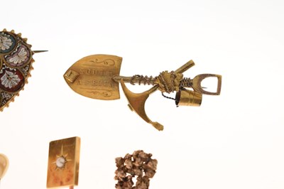 Lot 119 - South African gold mining brooch, stamped '9ct'