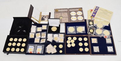 Lot 346 - Quantity of modern commemorative and collector's coins