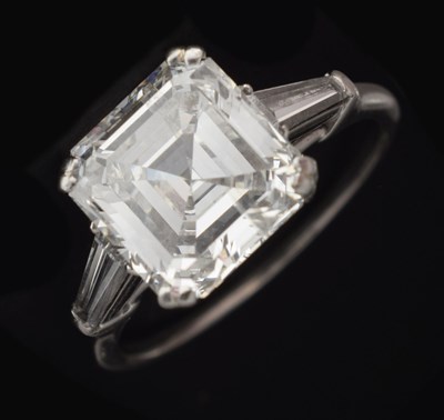 Lot Diamond unmarked platinum ring