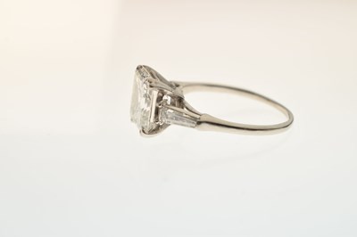 Lot 5 - Diamond unmarked platinum ring