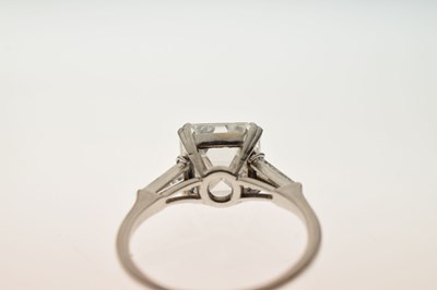 Lot 5 - Diamond unmarked platinum ring