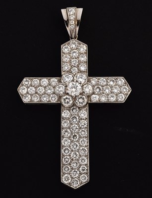 Lot 35 - Diamond platinum cross pendant