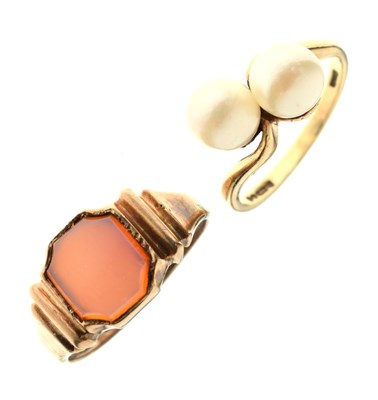 Lot 78 - Carnelian 9ct gold signet ring and a pearl 9ct gold ring (2)