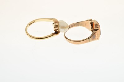 Lot 78 - Carnelian 9ct gold signet ring and a pearl 9ct gold ring (2)