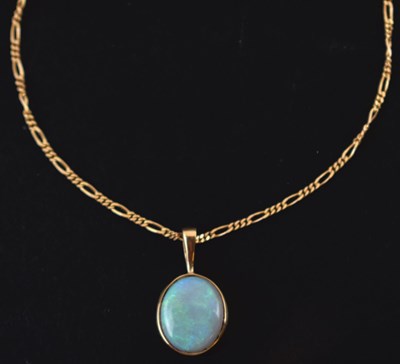 Lot 159 - Opal 9ct cabochon 9ct gold pendant