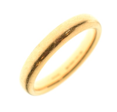 Lot 93 - Yellow metal wedding band