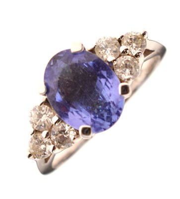 Lot 21 - Tanzanite and diamond ring