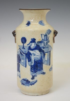 Lot 566 - Chinese blue and white crackleware vase