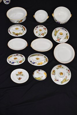 Lot 557 - Worcester 'Evesham' part eight person dinner service
