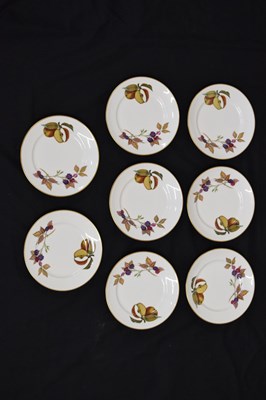 Lot 557 - Worcester 'Evesham' part eight person dinner service