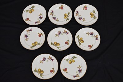 Lot 557 - Worcester 'Evesham' part eight person dinner service