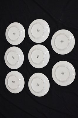 Lot 557 - Worcester 'Evesham' part eight person dinner service