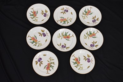 Lot 557 - Worcester 'Evesham' part eight person dinner service
