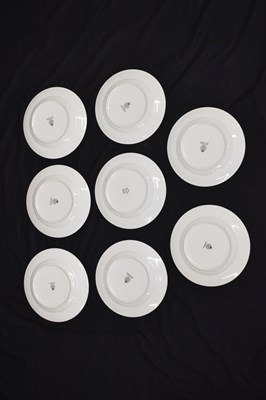 Lot 557 - Worcester 'Evesham' part eight person dinner service