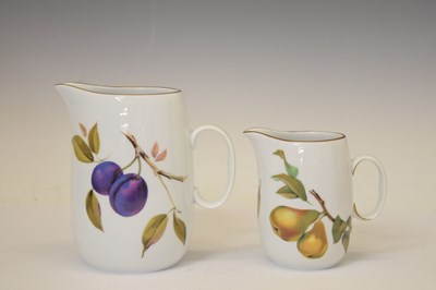 Lot 557 - Worcester 'Evesham' part eight person dinner service