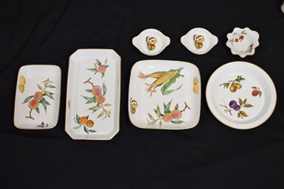 Lot 557 - Worcester 'Evesham' part eight person dinner service