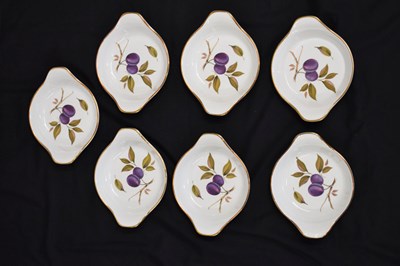 Lot 557 - Worcester 'Evesham' part eight person dinner service