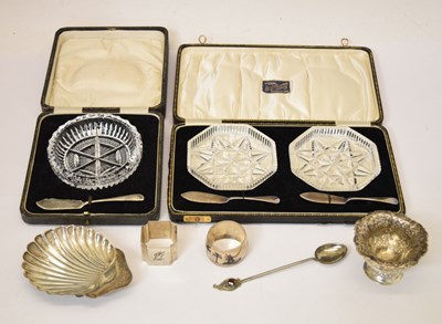 Lot 279 - Assorted silver including George V silver shell dish, etc