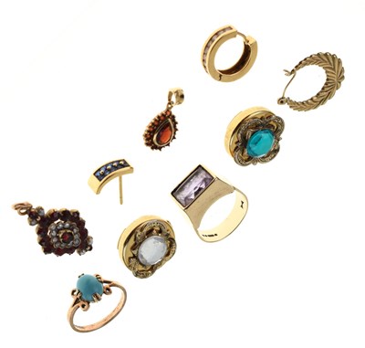 Lot 198 - Small group of gold and yellow metal jewellery