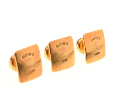 Lot 194 - Three 18ct gold collar studs