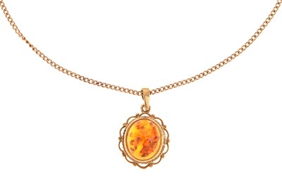 Lot 150 - 9ct gold amber cabochon pendant