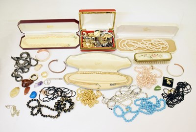 Lot 222 - Assorted costume jewellery