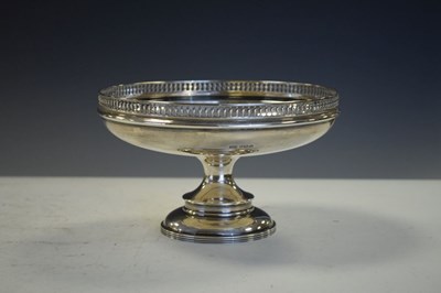 Lot 193 - George V silver pedestal bowl with pierced rim, Sheffield 1919