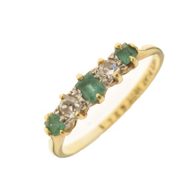 Lot 39 - Diamond and emerald 18ct gold ring