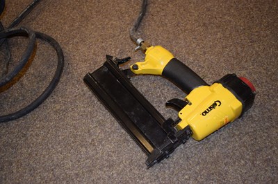 Lot 756 - Cosmo Air 1.5 Horse compressor and Cosmo CPW 104 nail gun
