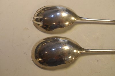 Lot 153 - Pair of Edward VII silver salad servers, Sheffield 1908, 190 grams and