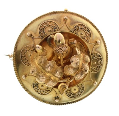 Lot 31 - Victorian brooch with acorn and oak leaf decoration