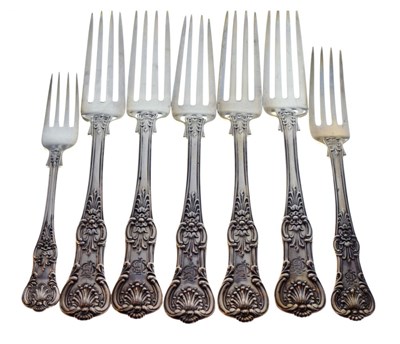 Lot 177 - Small quantity of silver flatware to include a set of five Queen's pattern table forks