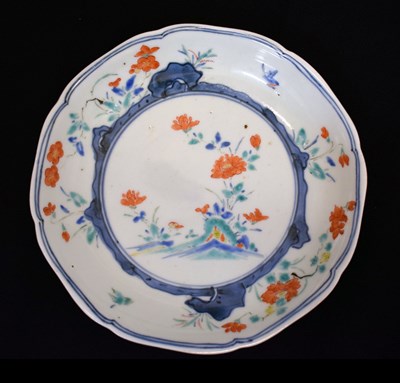 Lot 357 - Late 17th century Japanese porcelain dish