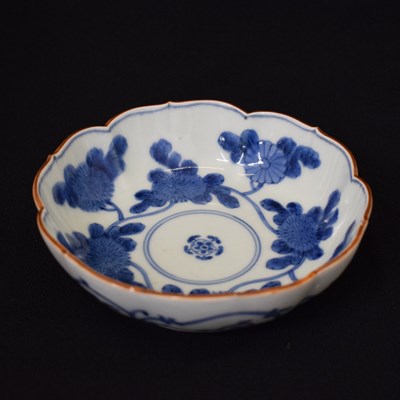 Lot 356 - Late 17th century Japanese blue and white porcelain six-lobed dish