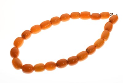 Lot 167 - Yellow amber-type beaded necklace