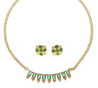 Lot 50 - Emerald and white stone 14ct yellow gold fringe necklace