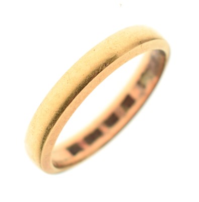 Lot 55 - 22ct gold wedding band