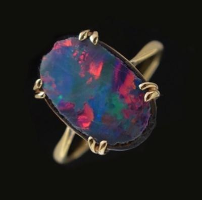 Lot 23 - Opal doublet ring