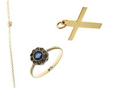 Lot 141 - '9ct' gold cluster ring and a '9ct' gold cross pendant